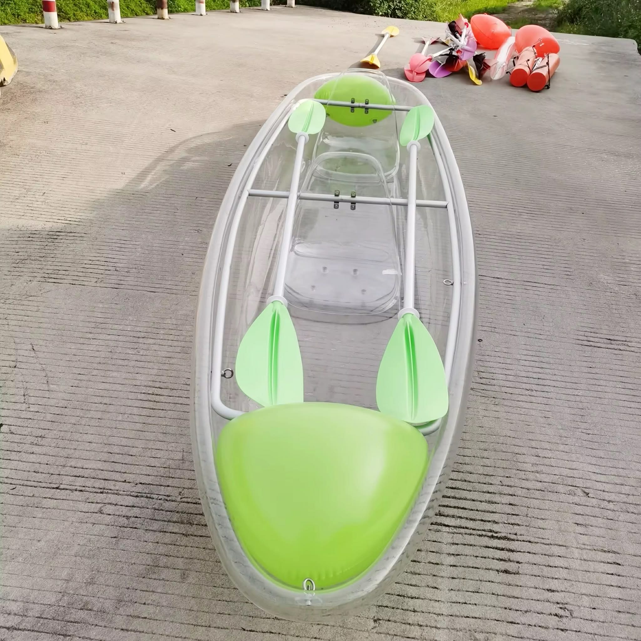AquaLuxe Transparent Kayak – Premium Clear Water Experience / Kayak Transparent AquaLuxe – Expérience Nautique Premium